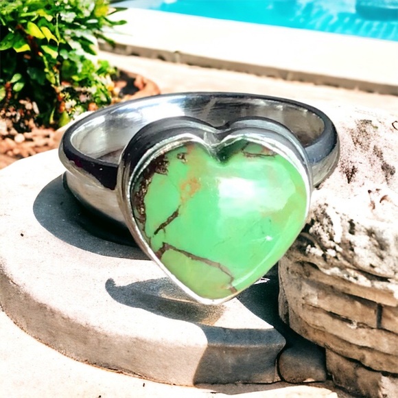 Green Turquoise Ring. Solid 925 Silver with Natural Green Turquoise Heart shape. - Picture 2 of 16